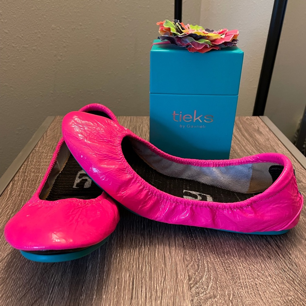 Pop Pink Tieks, size 9